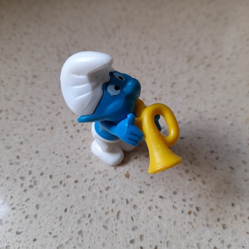 Kinder surprise smurf with - smurf,