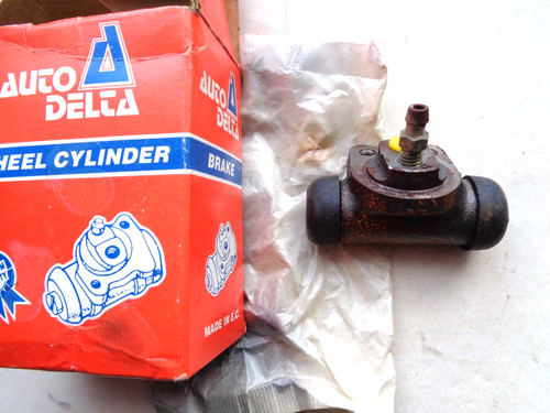 Wheel brake cylinder - cylinder, rear