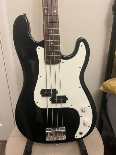 Tanglewood bass guitar - p,