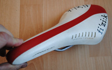 Fizik Arione Saddle Red & White xc road gravel