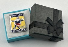 NEW OLD STOCK BUTLINS ENAMELLED BADGE 1965 SKEGNESS BOXED GREAT B'DAY CHRISTMAS