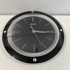 Seiko Round Quartz Sweeping