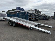 4m x 2.1m 13.3ft x 6.9ft  Car