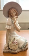 Nao by Lladro 1365 " Meadow