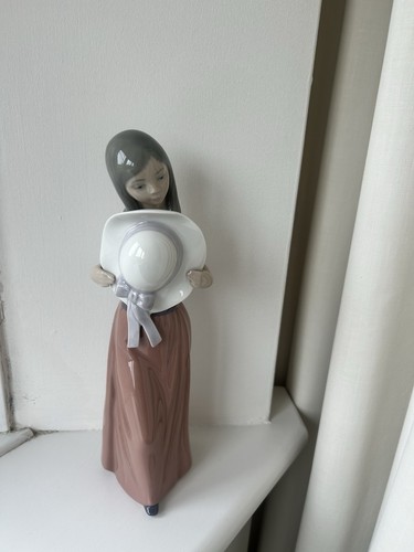 Lladro porcelain lady - lladro, figurine