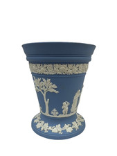 1975 Large Wedgwood Blue