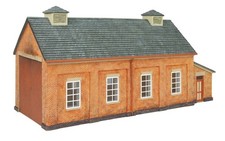 HORNBY R7283 GWR ENGINE SHED - RESIN PRE-BUILT OO 00 GAUGE MODEL RAILWAYS