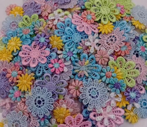 Assorted guipure lace daisy - guipure,