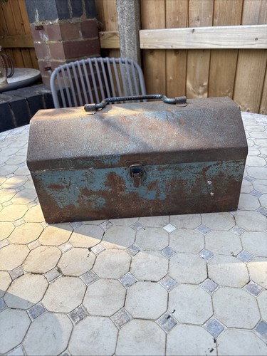Small vintage metal - small,
