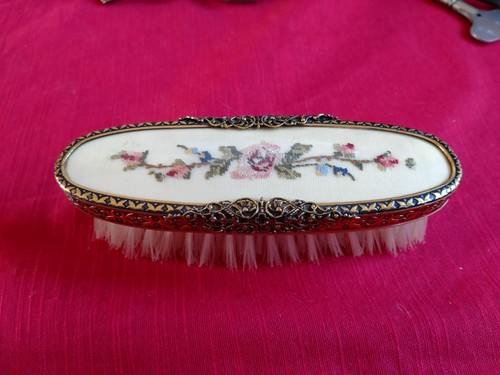 Vintage dressing table - vintage, brush