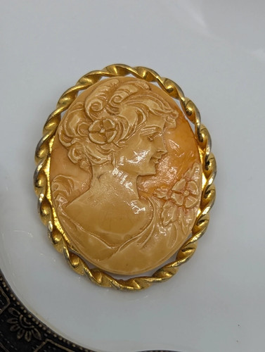 Vintage brooch gold dag spain - gold,