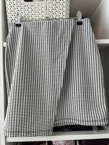 Black white dog tooth wrap - black,