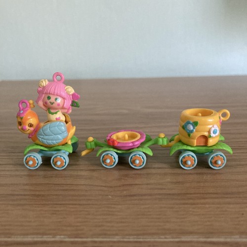 Sweet bea figure and honey - figure,
