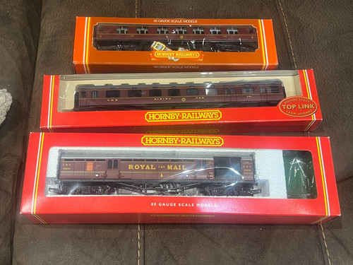 Hornby rake 3 - oo, coaches