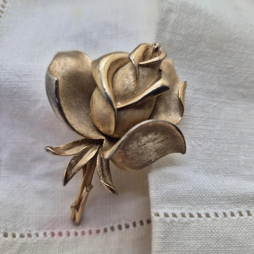 Gold tone trifari rose flower - rose,