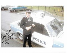 DOUGLAS FIELDING "PC/Sgt Quilley" Z CARS 10x8 Genuine Signed Autograph COA 37989