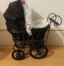 VINTAGE WOODEN HANDMADE VERY RARE DOLLS PRAM .