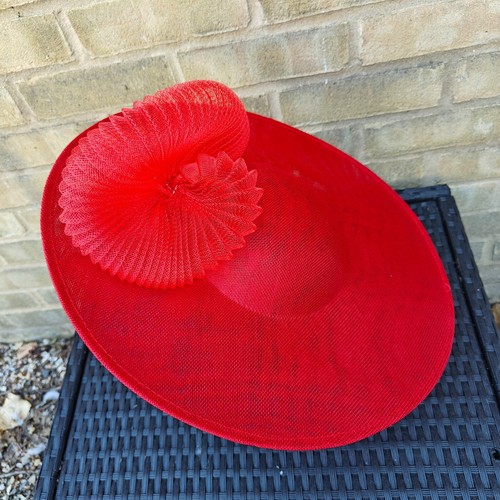 Red flower wide - flower, brim