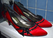 FINE Pura Lopez UK4 US6 EU37 Women Classic Red Satin & Black patent Heeled Pump