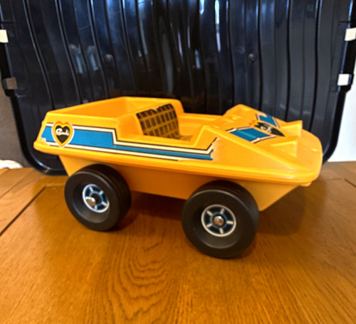 Sindy fashion doll vehicle - fashion,