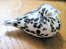 OIVA TOIKKA. NUTAJARVI, IITTALA  SIGNED, LABEL ART GLASS  DUCK. BLACK/WHITE. 6cm