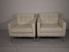 A pair of genuine Florence Knoll 1954 Lounge chair in luxurious leather.
