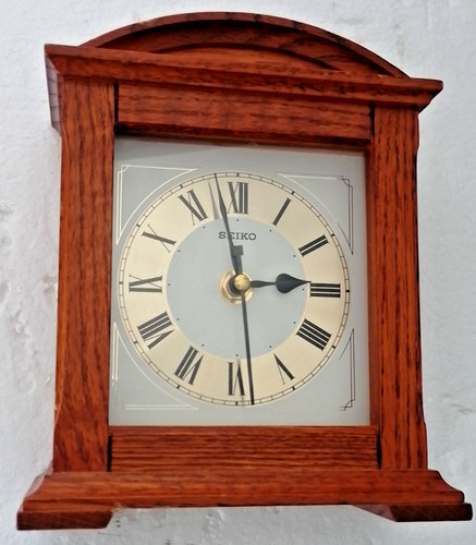 Nice oak cased seiko mantle - nice,