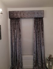 Curtain and pelmet set - and, crushed