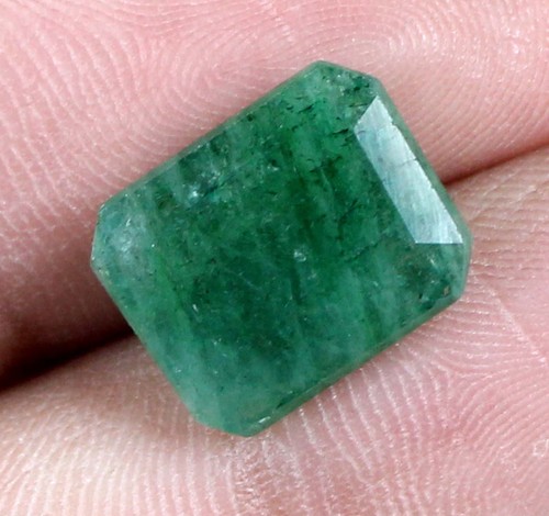 Colombian green emerald 85 - green, 4.85