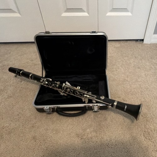 Selmer clarinet with hard - bb,