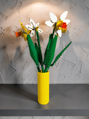 Vase for lego icons - vase, daffodils