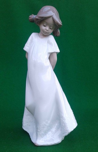 Lladro nao shy 1109 - /,