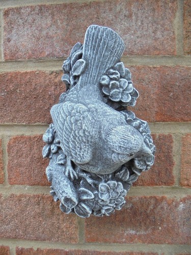 Wren wall plaque concrete