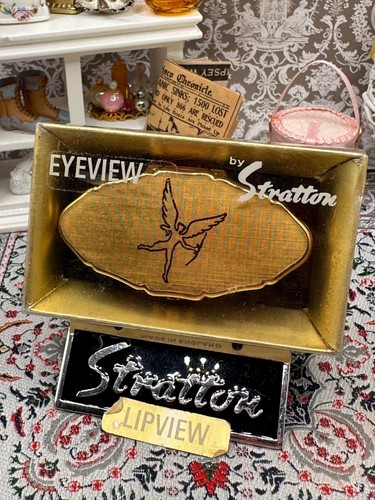 Vintage stratton lip view - vintage,