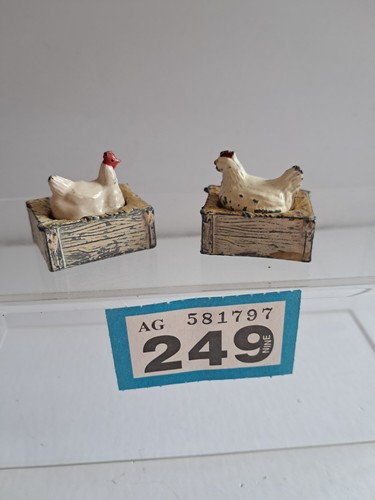 Britains johillco chickens on - ,