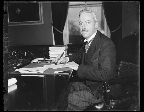 Photo portrait man desk - photo:portrait,