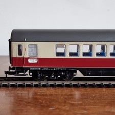 Roco 4269 HO DB Avmz 207 First Class Coach Cream Red Unboxed