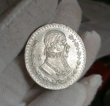 Mexican Silver 1960 One Pesos In a High Collectable Grade. #8