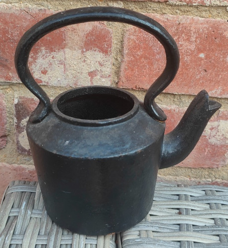 Antique cast iron kettel - cast,