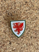 WALES NATIONAL TEAM CREST METAL/ENAMEL PIN BADGE  INCLUDES DELIVERY WITHIN UK