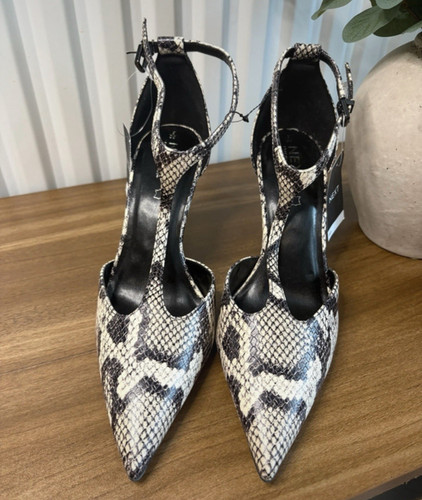 Next black white snake - black,