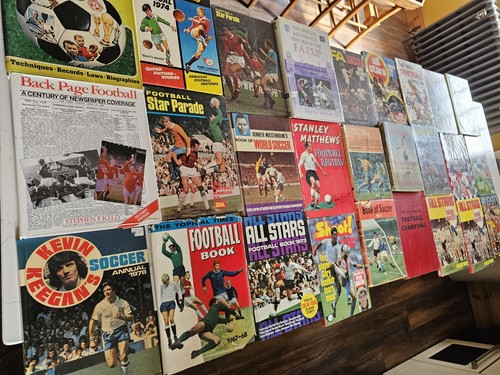 Vintage football annuals - x,