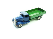 TRIANG MINIC 10M DELIVERY LORRY