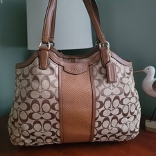 Coach F31444 Signature