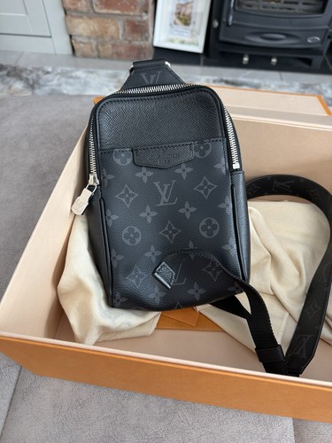Authentic louis vuitton - louis,
