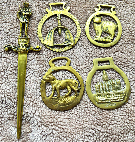 Brass horse brasses lot 4 - brass,