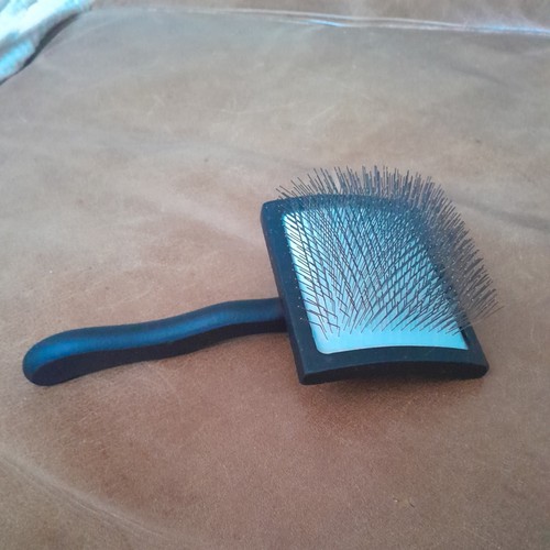 Big slicker brush - big,