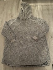 Women’s Fluffly Oodie Size M/L
