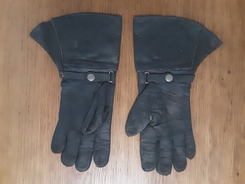 Antique leather gauntlet - antique,