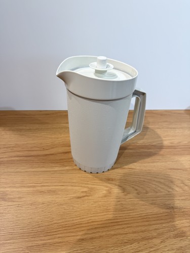 Tupperware pitcher jug - pitcher,